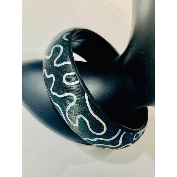 Iridescent Scribbled Bangle Bracelet - Picture 2 of 5
